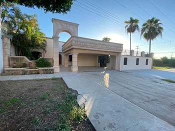 1_3007 | Amplia y Bonita Casa | Castillo Bienes Raíces