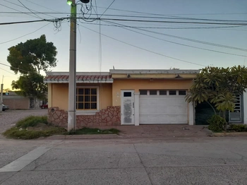 5_1853 | CASA EN VENTA EN ESQUINA RESIDENCIAL DEL VALLE | Castillo Bienes Raíces