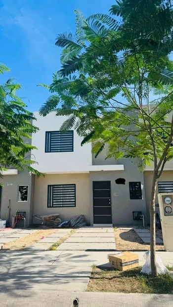 15_3071 | CASA EN RENTA NUEVA FRACC. QUINTA DE CORTEZ | Castillo Bienes Raíces